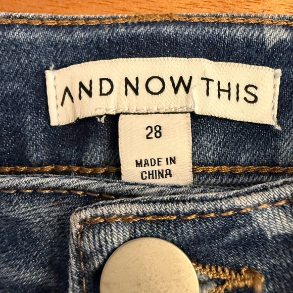 Size 28 “And Now This” Straight Leg Jean Bow Print High Rise - Picture 3 of 5